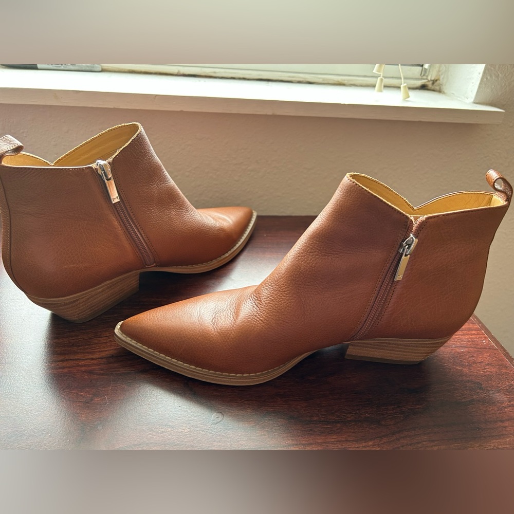Woman boots, Mark Fisher 8 1/2 M.